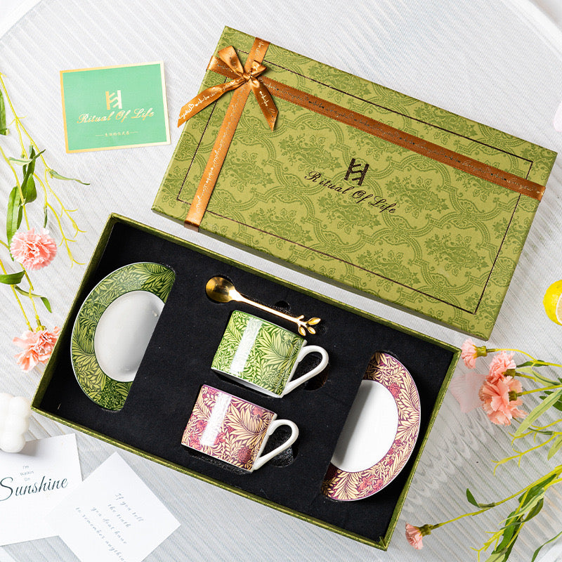 #076 Vintage Tea Cups Set