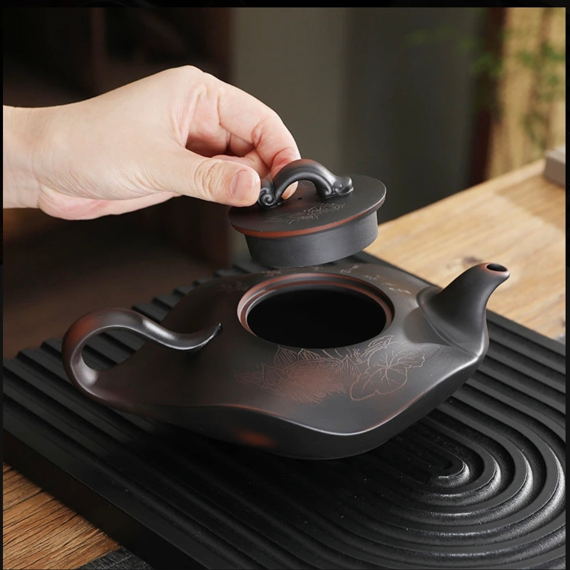 Zitao Water‑Yun‑Jian Phoenix‑Whistling Teapot, Hand‑Carved Lotus Pattern 400ml