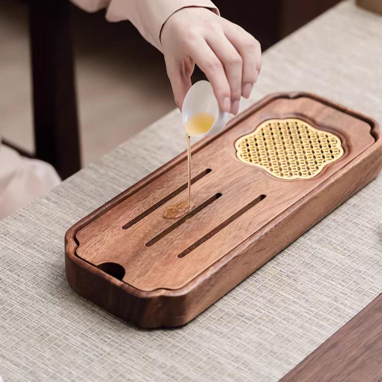 Fu Mantang Solid Walnut‑Wood Reservoir‑Style Gongfu Tea Tray（38cm*15cm*4cm）