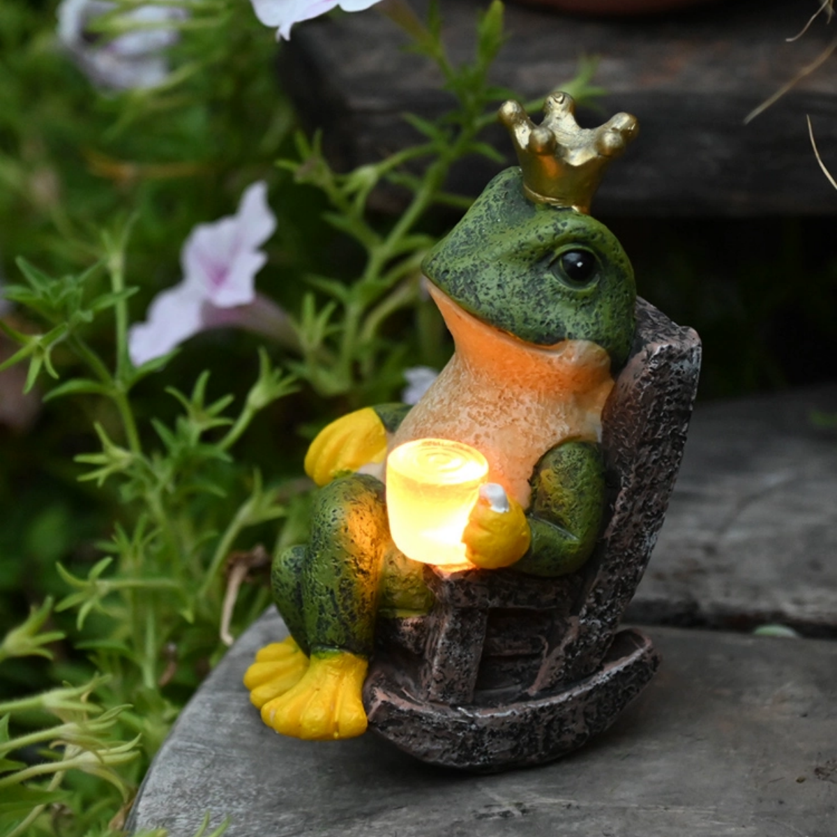 #S8 Solar Crown  Frog Outdoor Night Light